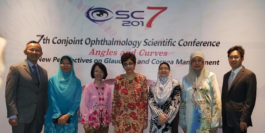 Launching of Clinical Practice Guidelines on the Management of Glaucoma (Second Edition) (L - R) Associate Professor Dr Amir Samsudin, Organising Chairperson 7th Conjoint Ophthalmology Scientific