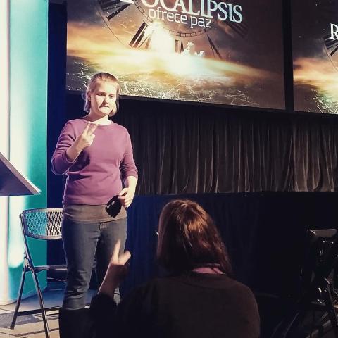 The Interpreter Connection Issue 8 April 2017 Young Interpreter Braves Boonstra s Speedy Pace at Revelation Speaks Peace meetings Voice of Prophecy s speaker/ director Shawn Boonstra came to Puyallup