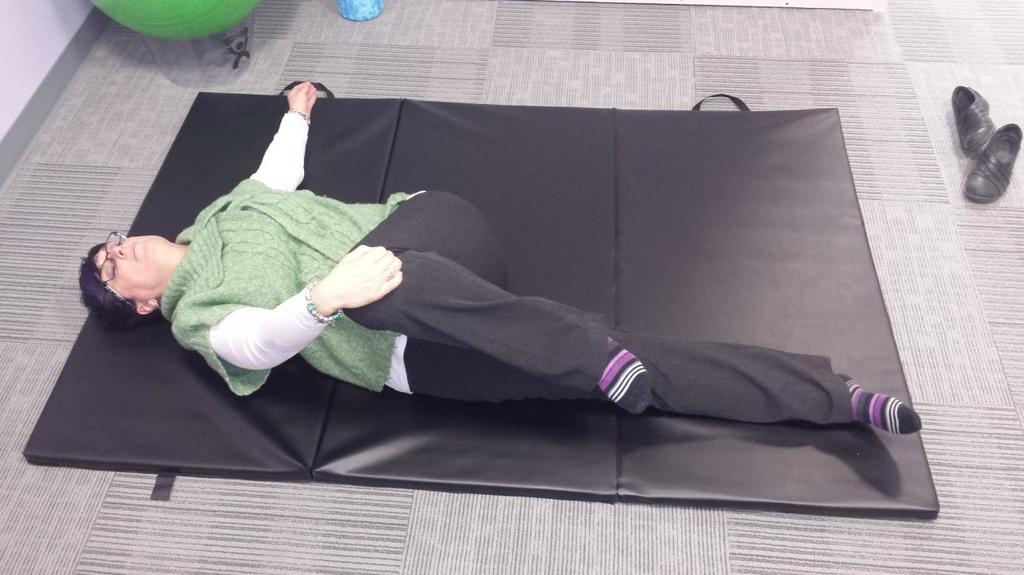 PhysioExercise of the Month - Supine Spinal Twist Kaitlyn Sereda, PT MScPT, BKin With the increased number of adults working in sedentary jobs such as office positions, the prevalence of back pain