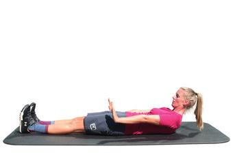 TRAINING SESSION STRENGTHEN YOUR CORE HALF CRUNCH Lying down and with your arms by your side, push your hands forward while lifting your shoulder blades from the floor;