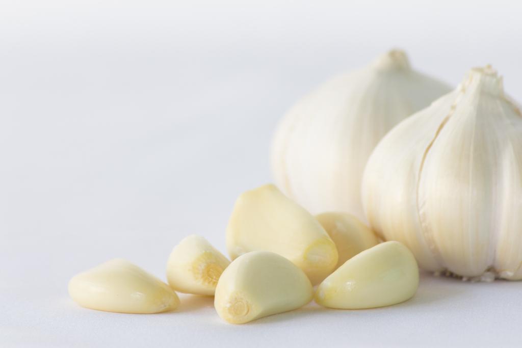 5. Garlic Garlic is one of the world s oldest medicines and is an incredibly potent spice that can ward off a variety of illnesses and diseases.