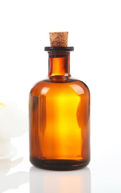 Bath Oil Blend Combine 2 ounces of carrier oil with 15 drops of your chosen oil blend. Add ¼ ounce to bath water.