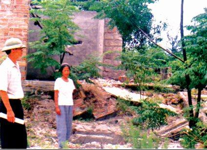 1999: the foundation of a pumping station (upper); this woman s three-room