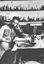 Ramón y Cajal (left) suggested that brain pathways are crossed to preserve the appropriate relationships after optical inversion by