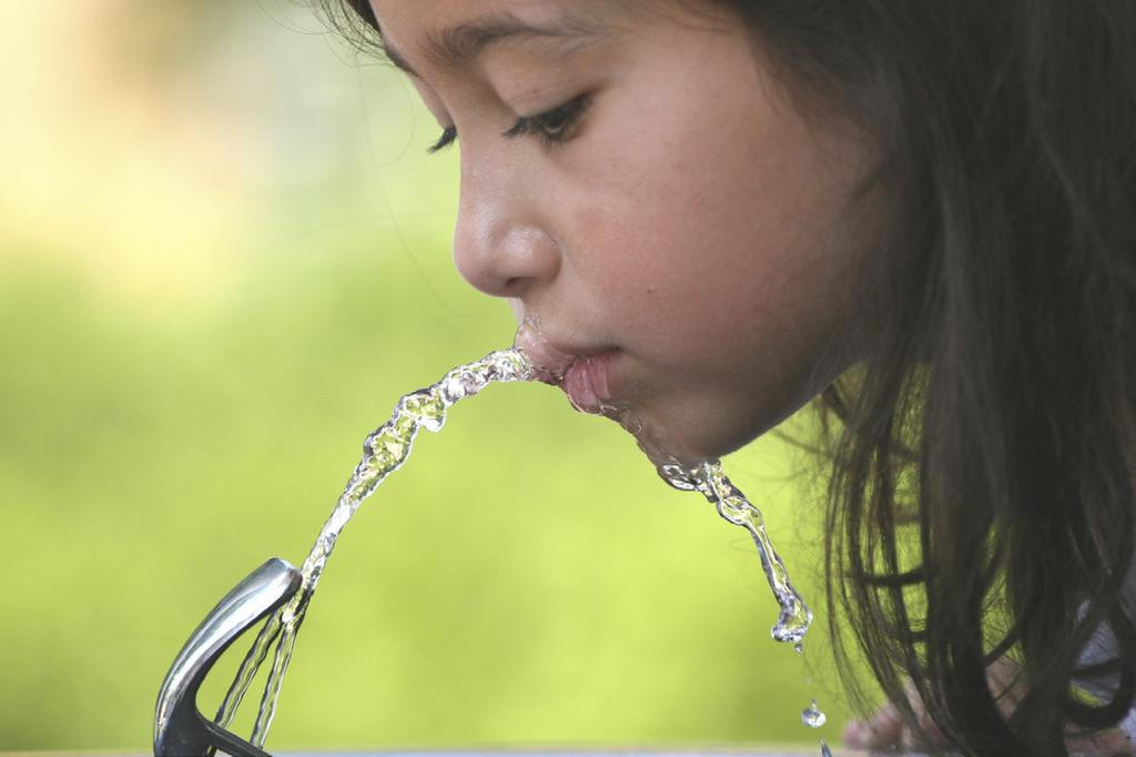 Basic 2 Water for Thirst For the COMPLETE version of Basic 2 go to page 21 in HV Guide Goals Big Bites Key information to share with families: Water is the best drink to keep your teeth and body