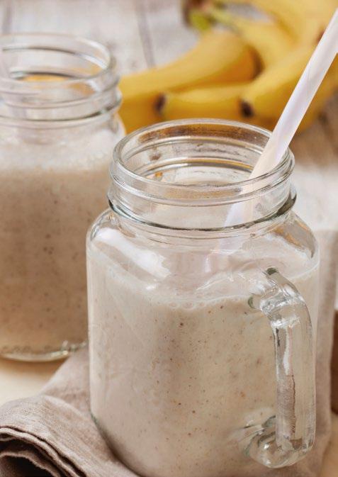 powershake with banana and peanut butter Ingredients for 1 person 1 chopped banana 250 ml yoghurt 2 tablespoons of peanut butter or almond paste 1 tablespoon of honey a generous pinch of cinnamon if