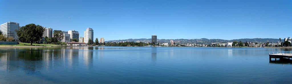 Lake Merritt, Oakland,California HIV/AIDS Epidemiology in Alameda County: State of the County Report Muntu Davis, MD, MPH County Health Officer and Public Health Director Alameda County White House