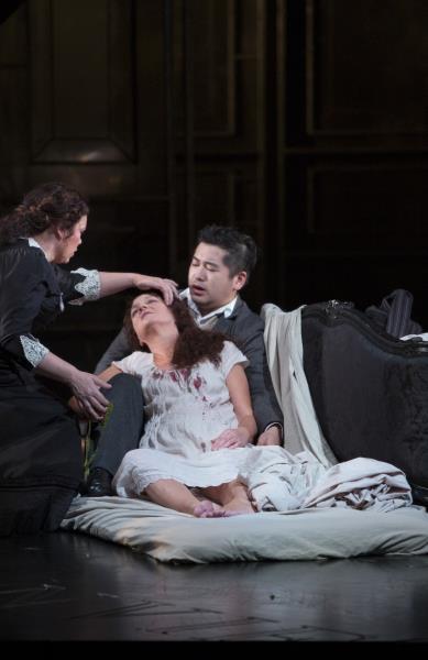 La Traviata final scene DOCTOR (feeling her pulse) Yes. How do you feel? VIOLETTA My body suffers, but my soul is in peace. Last evening a priest came to comfort me.