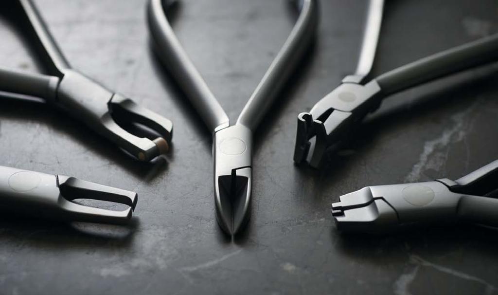 The smooth un-grooved beaks make it ideal for bending light wires.