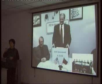 2. PEN 项目在我校的启动 2. The start-up of PEN project in our school 2003 年 10 月, 我校继天津理工大学 北京联合大学之后成为 PEN 项目在中国的第三位成员 In Oct.